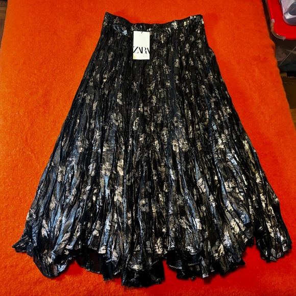 Zara silver textured metallic midi full skirt NWT - Picture 8 of 9